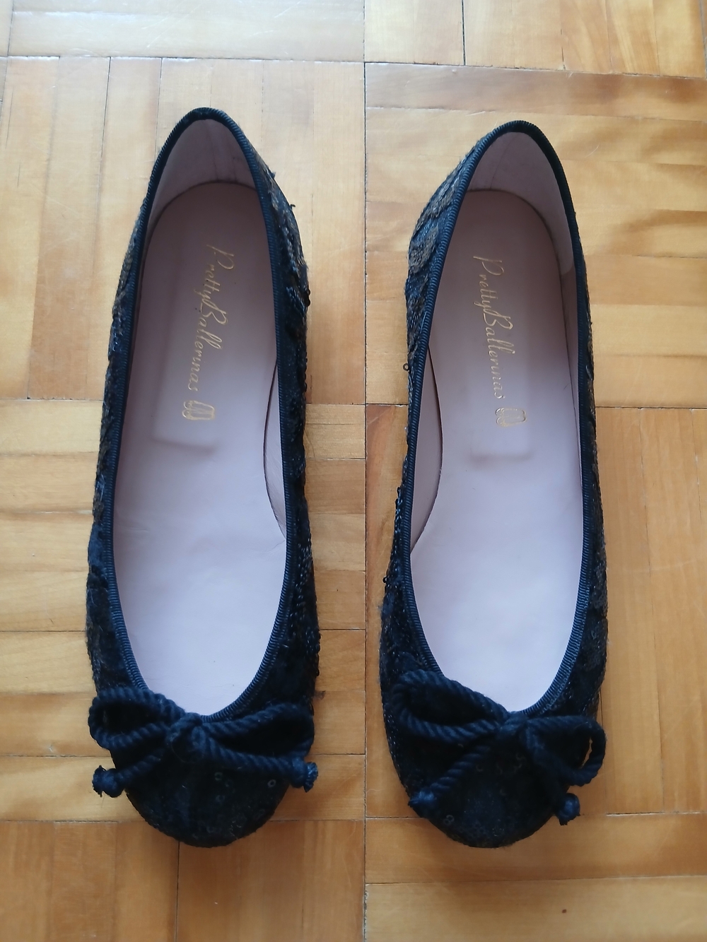 Pretty Ballerinas Black Sequins Women's Ballet Flats with Bow